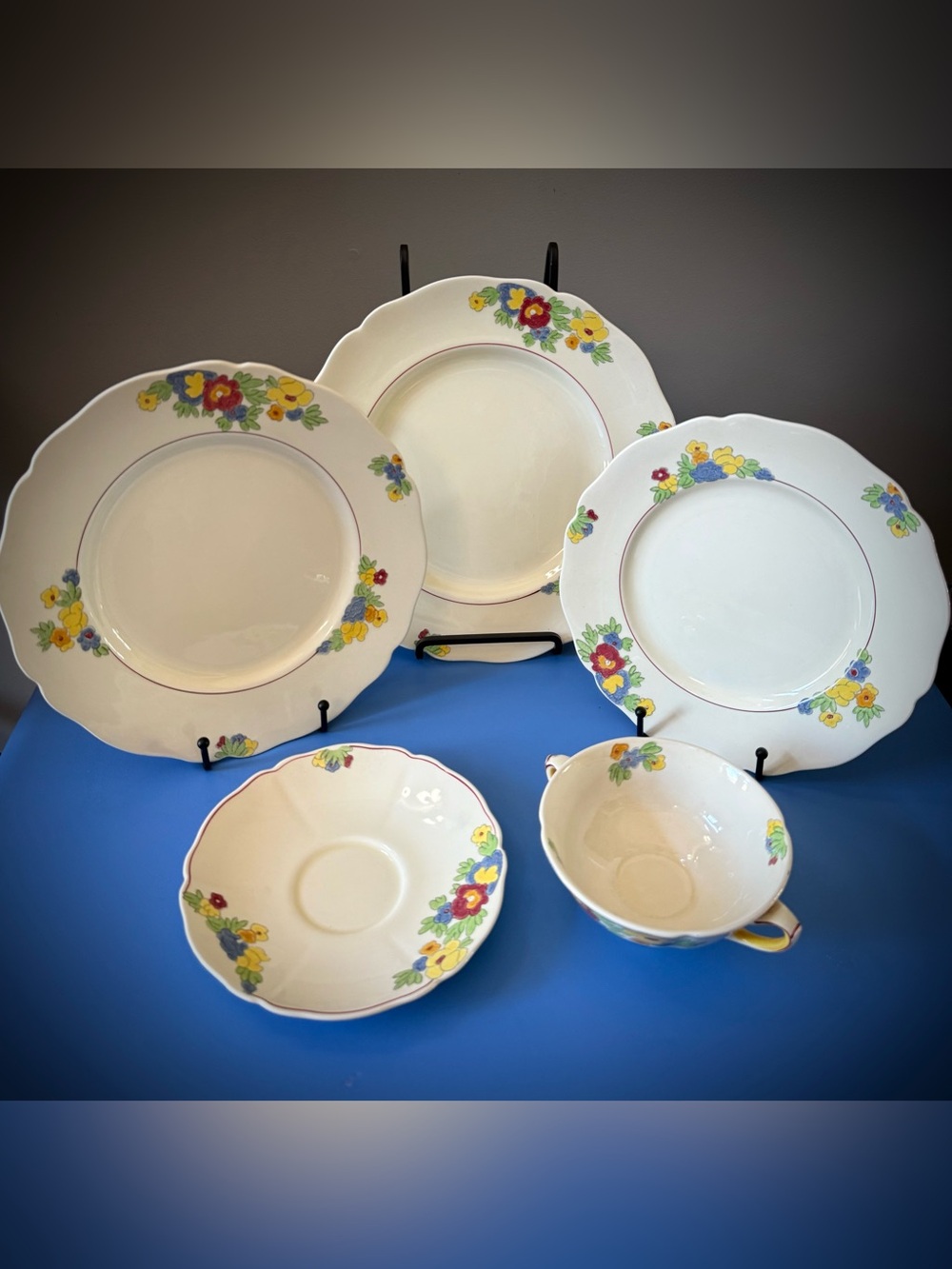 Royal Doulton “Minden” dinnerware. 5 piece place setting. EVC